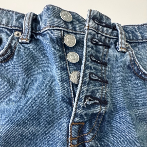 7 For All Mankind MONROE CUT-OFF SHORT WITH EXPOSED BUTTONS - Picture 3 of 12